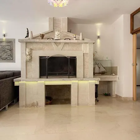 Mit Privatpool Fuer 14 Personen Ca 360 Qm In Medulin, Istrien Suedkueste Von Istrien Holiday home