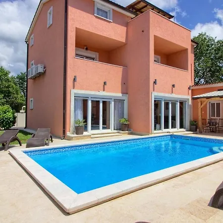 Holiday home Mit Privatpool Fuer 14 Personen Ca 360 Qm In Medulin, Istrien Suedkueste Von Istrien