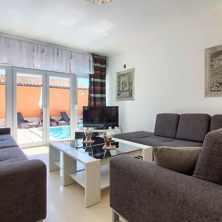 Mit Privatpool Fuer 14 Personen Ca 360 Qm In Medulin, Istrien Suedkueste Von Istrien Holiday home *