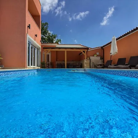 Mit Privatpool Fuer 14 Personen Ca 360 Qm In Medulin, Istrien Suedkueste Von Istrien *
