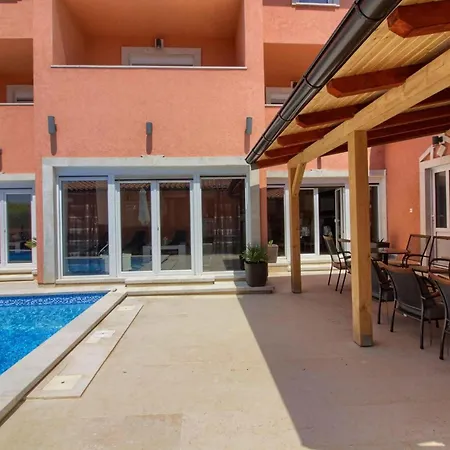 Mit Privatpool Fuer 14 Personen Ca 360 Qm In Medulin, Istrien Suedkueste Von Istrien Holiday home *