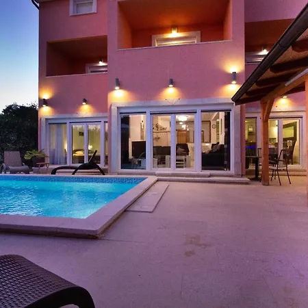 Mit Privatpool Fuer 14 Personen Ca 360 Qm In Medulin, Istrien Suedkueste Von Istrien Holiday home Medulin